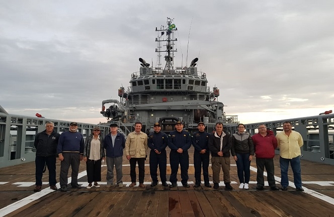 Juíza federal participa de travessia a bordo do navio de apoio oceânico Mearim