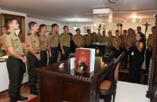 Alunos do CPOR de Porto Alegre participam de visita ao STM