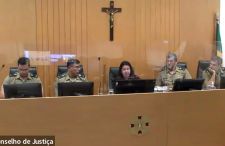 Justiça Militar condena coronel do Exército por injuriar comandante da Marinha pelo X