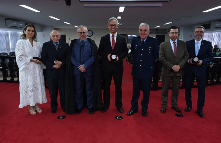 Entrega de Medalhões Comemorativos Celebra os 25 Anos do PLAS/JMU