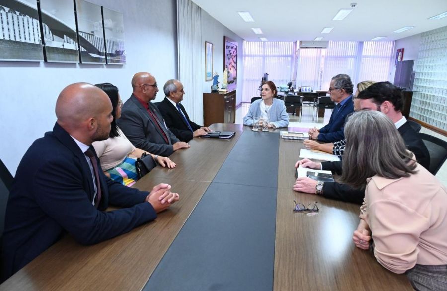 Presidente do STM recebe dirigentes do Sindjus para tratar de reajuste salarial e reestruturação de carreiras