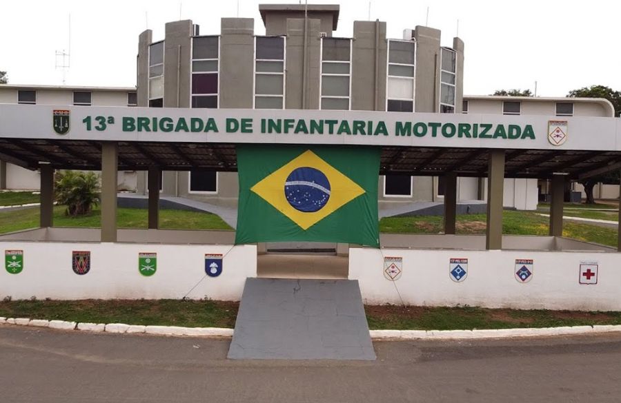 Motorista de aplicativo é condenado por desobedecer ordem militar e invadir quartel do Exército em Cuiabá