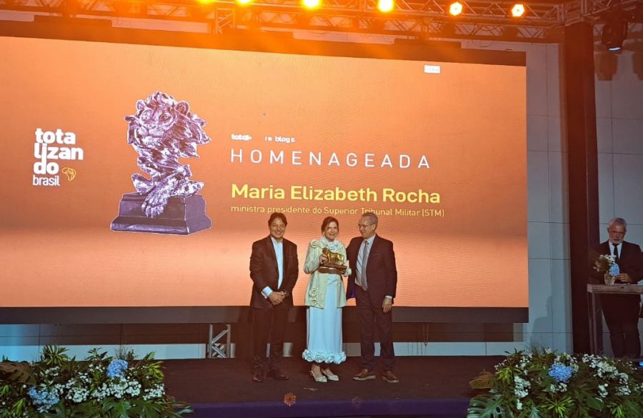 Presidente do STM e a Corte recebem Troféu Leão Dourado em reconhecimento à atuação ética e transformadora