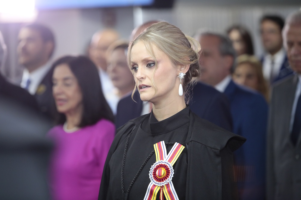 veronica toma posse 5