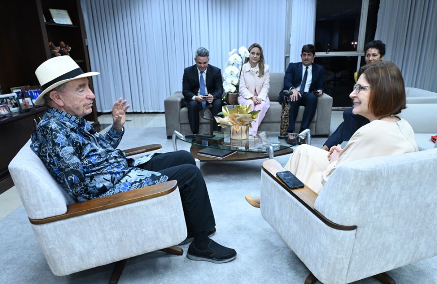 Ministra Maria Elizabeth Rocha recebe Albie Sachs, referência mundial em direitos humanos