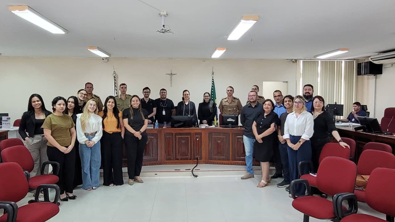 Justiça Militar da União aproxima academia e prática em visita de estudantes em Manaus